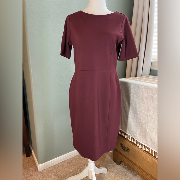 Ann Taylor Dresses & Skirts - Ann Taylor Burgundy Dress Sz 8P - 8 Petite
